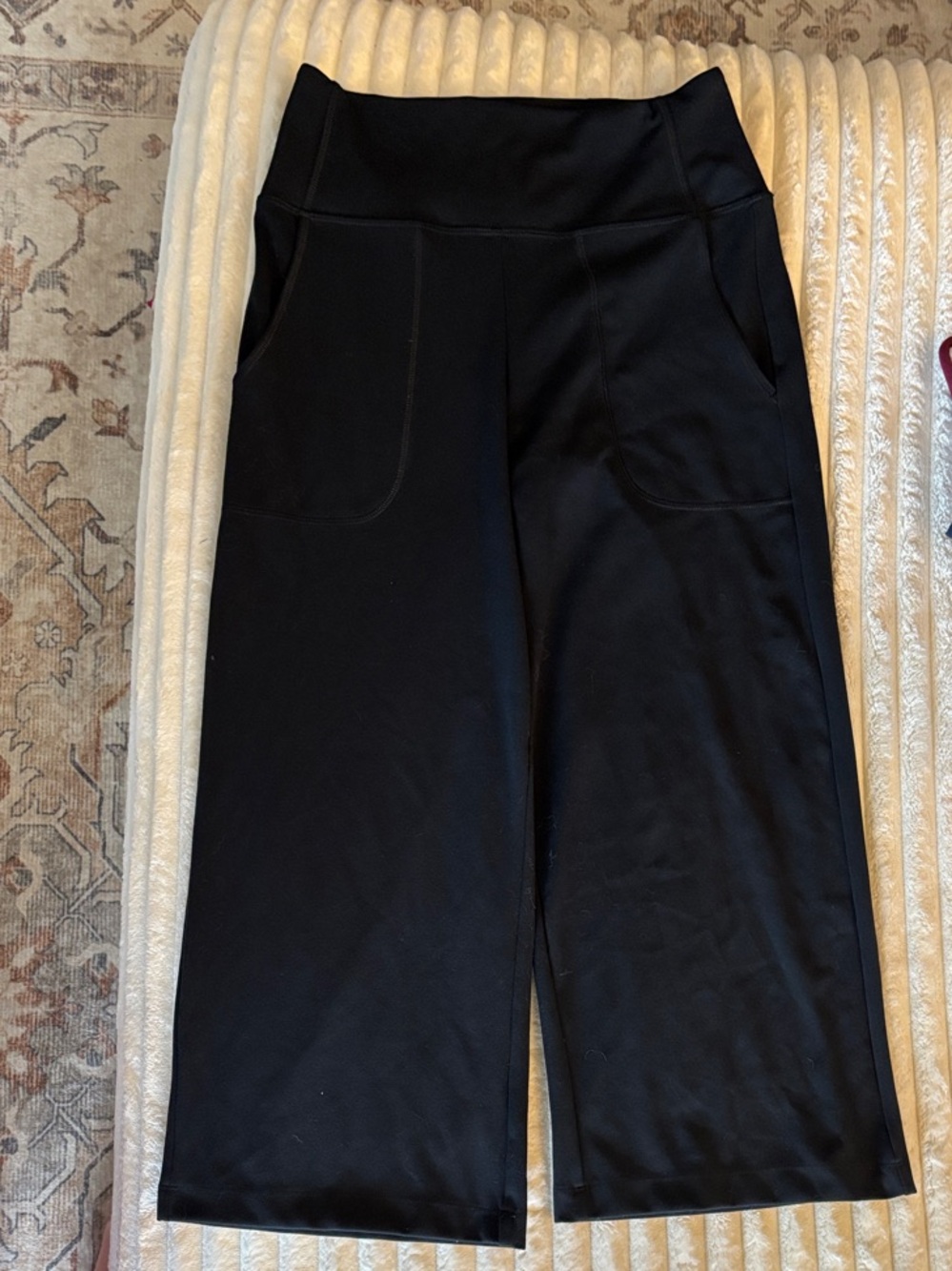 Women’s Black Culotte Knit Capris
